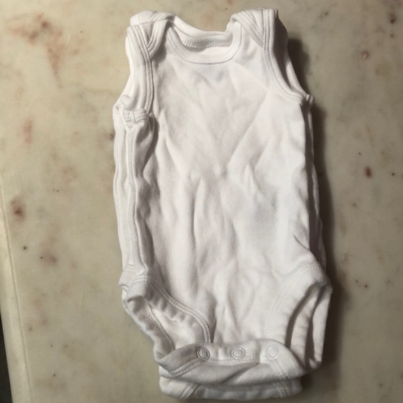 Carter’s set of 4 tank top white onesies - Picture 2 of 3